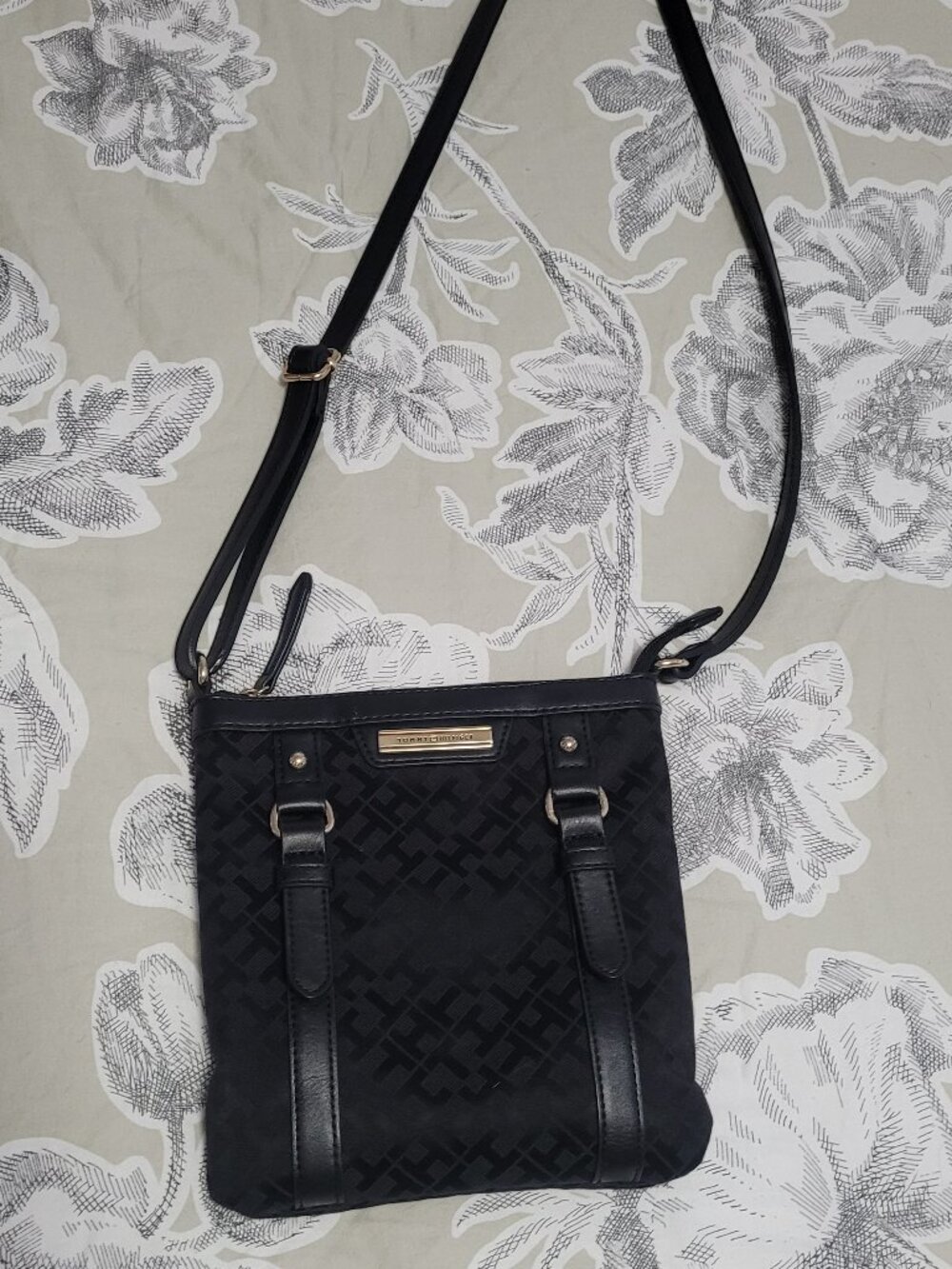 Tommy Hilfiger Black Cross Body Bag EUC
